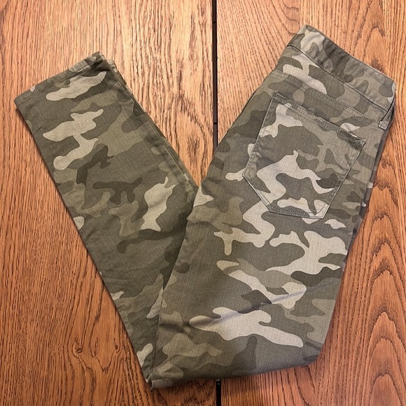 Camo Gap Jeans - Picture 3 of 4